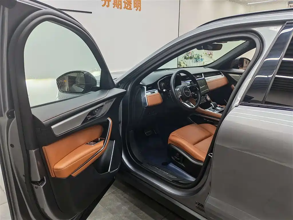 Jaguar F-PACE P250 R-Dynamic SE