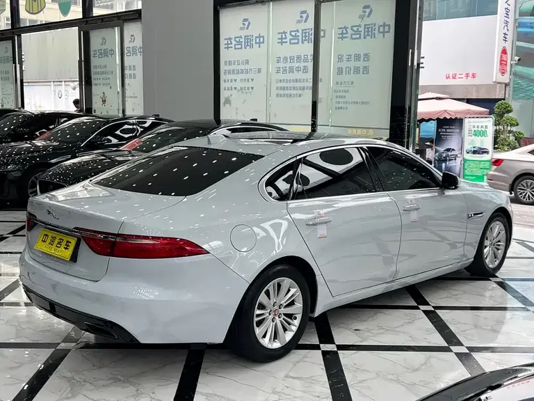 Jaguar XFL XFL 2.0 T 240 PS Luxury