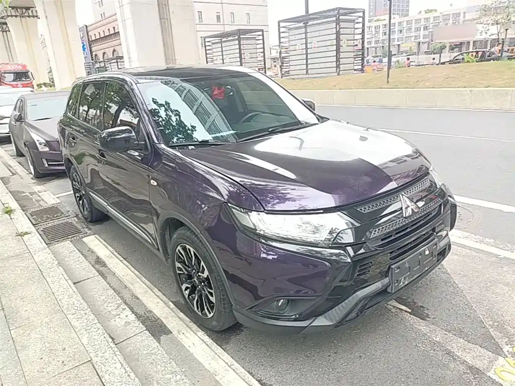 Outlander 欧蓝德 2020款 2.0 L 两驱畅行版 5座