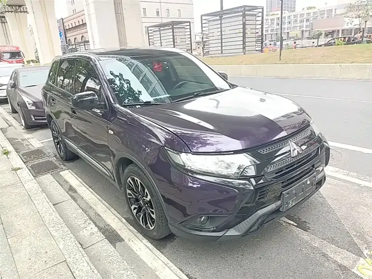 Mitsubishi Outlander 欧蓝德 2020款 2.0 L 两驱畅行版 5座