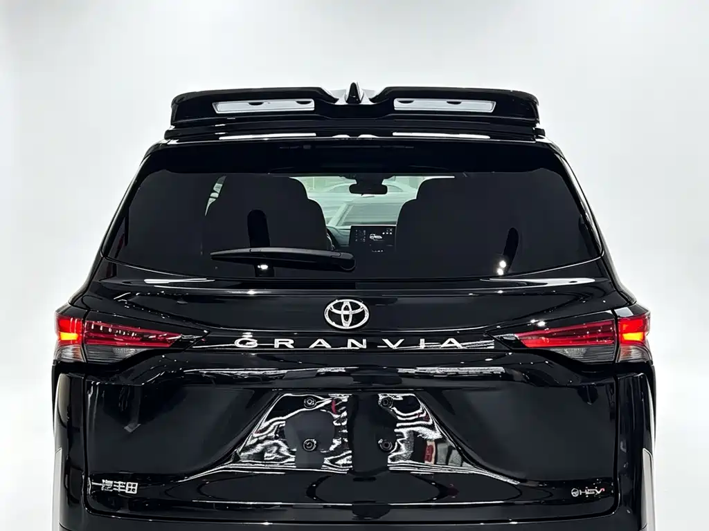 Granvia 2.5 L Hybrid Luxury