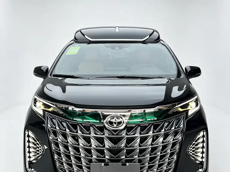 Toyota Granvia 2.5 L Hybrid Luxury