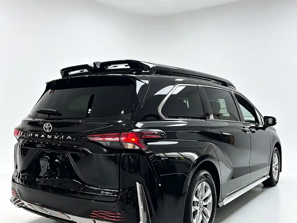 Granvia 2.5 L Hybrid Luxury