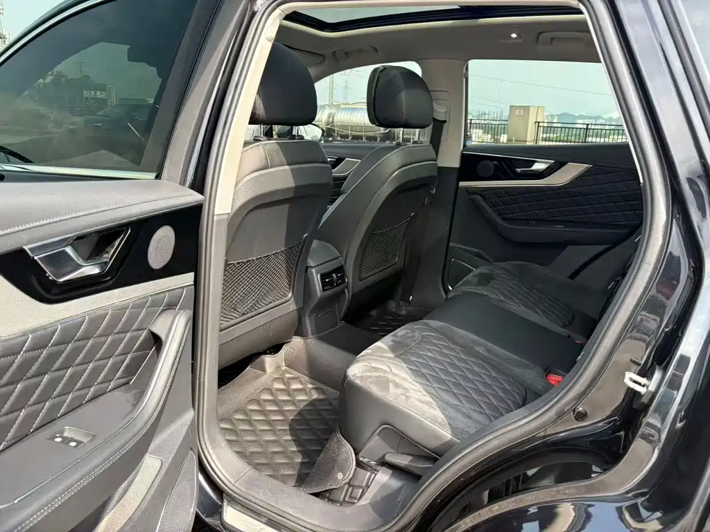 Hongqi HS5 2.0 T Connected Flagship Enjoyment 4 WD