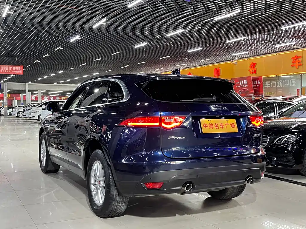 Jaguar F-PACE 2.0 T 4 WD Urban Premium