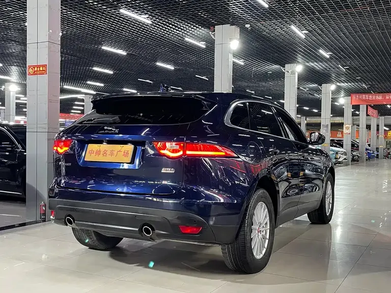 Jaguar F-PACE 2.0 T 4 WD Urban Premium