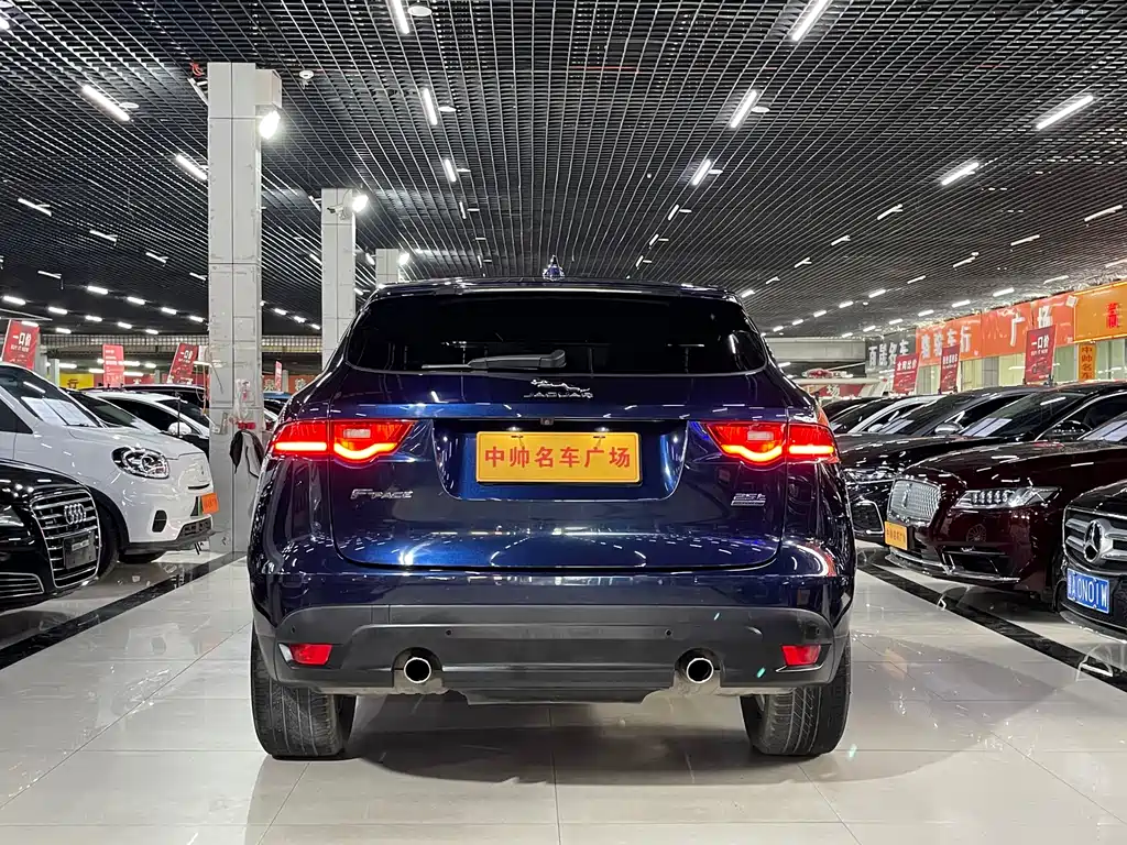 Jaguar F-PACE 2.0 T 4 WD Urban Premium
