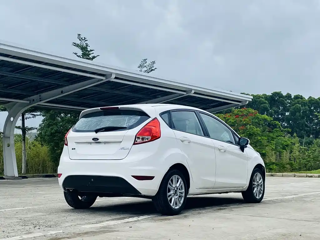 Fiesta Hatchback 1.5 L Auto Fashion