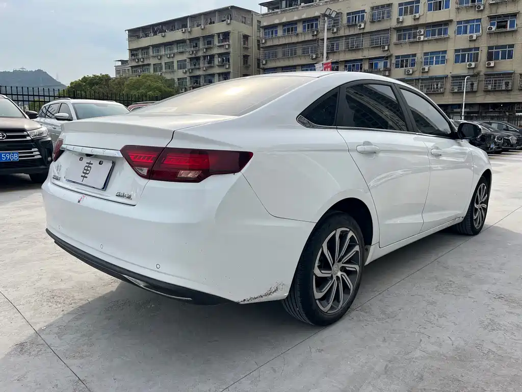 Emgrand GL UP 1.4 T CVT Leading Style