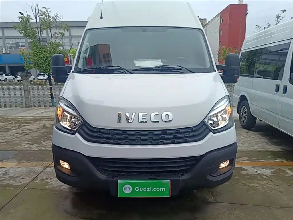 IVECO Daily 依维柯欧胜 2021款 2.0 T 手动超瑞长轴短悬高顶侧拉门F1 A