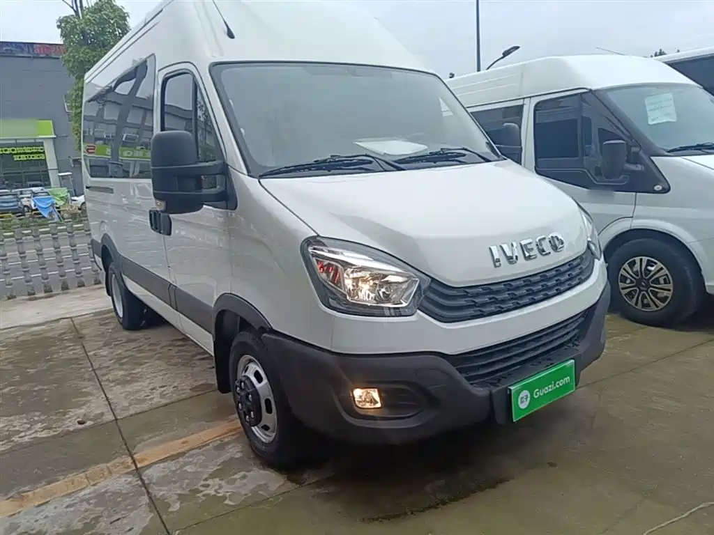 IVECO Daily 依维柯欧胜 2021款 2.0 T 手动超瑞长轴短悬高顶侧拉门F1 A