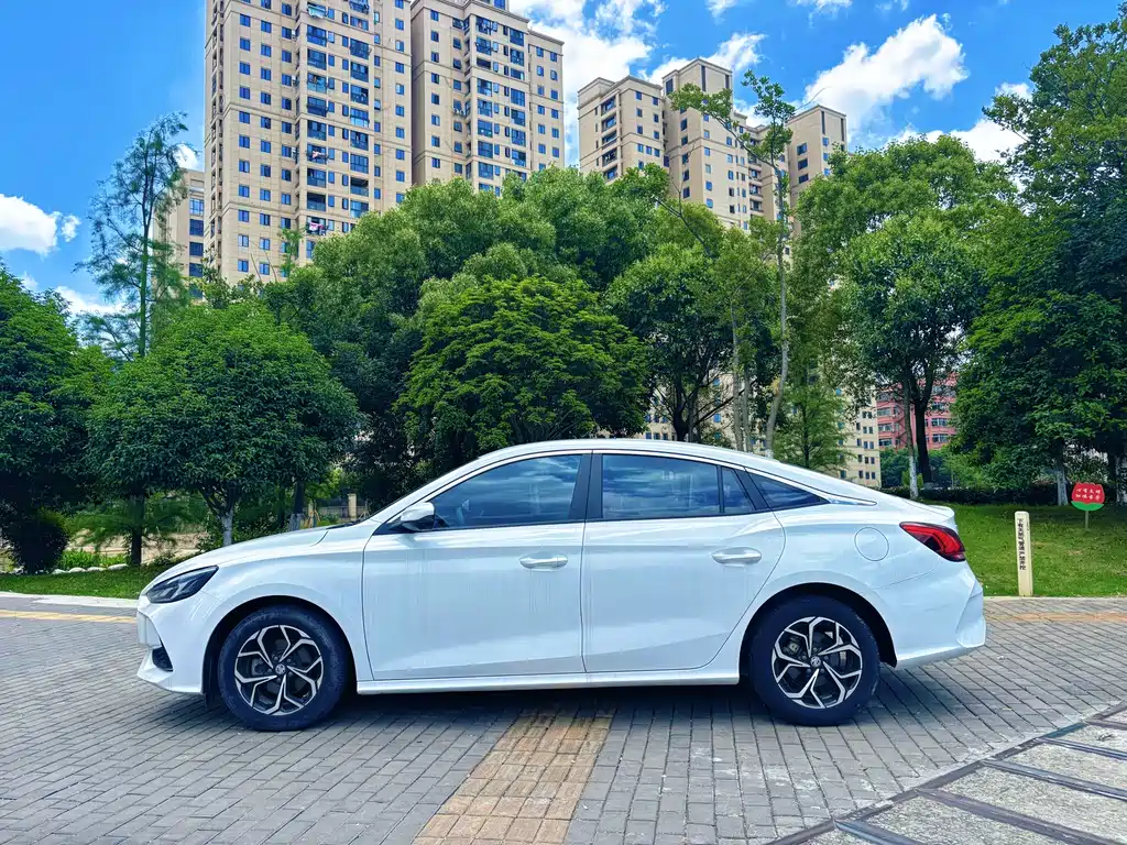 MG5 180 DVVT CVT Youth Style