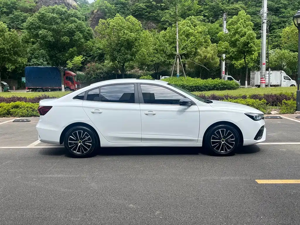 Roewe i5 1.5 L Manual Platinum