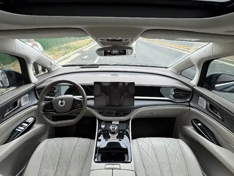 Denza D9 DM-i 970 4 WD Flagship