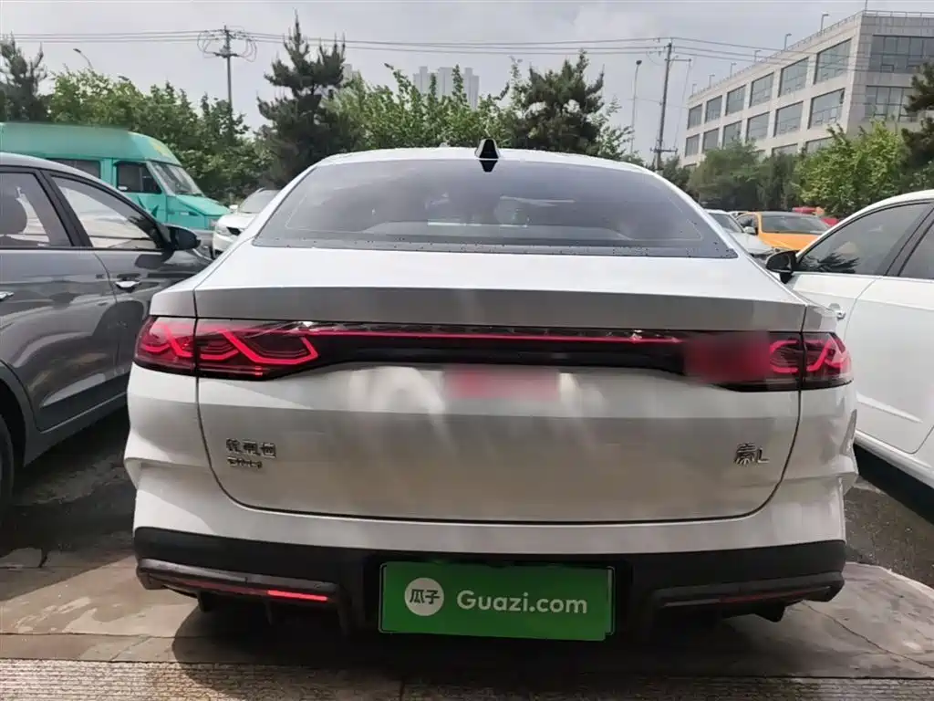 Qin L DM-i Smart Drive 120 KM Leading