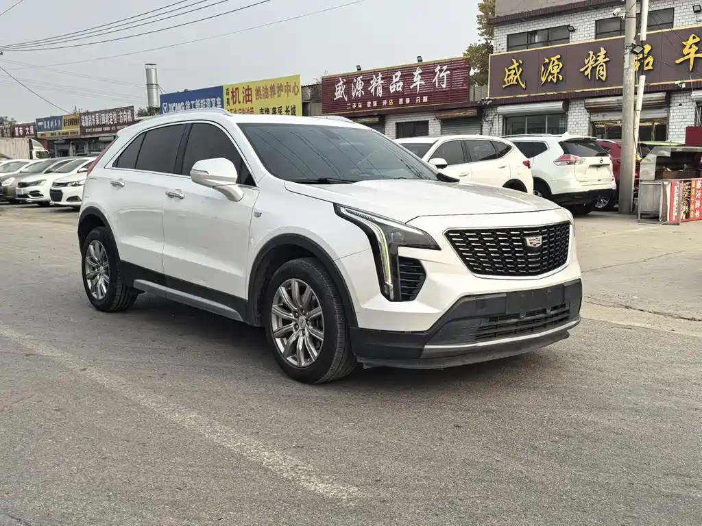 Cadillac XT4 Facelift 28 T 2 WD Leading