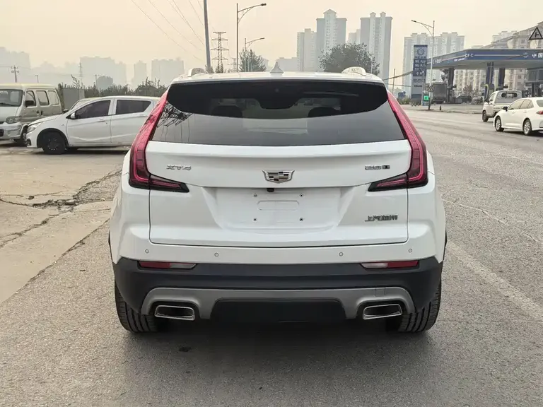 Cadillac XT4 Facelift 28 T 2 WD Leading