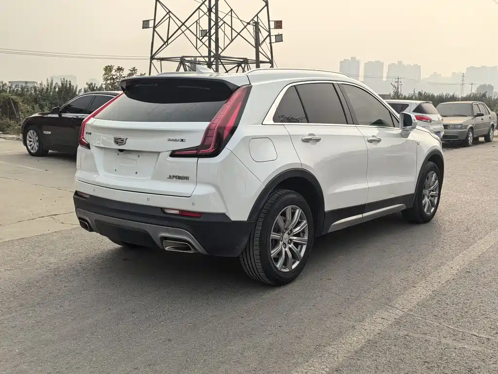 Cadillac XT4 Facelift 28 T 2 WD Leading