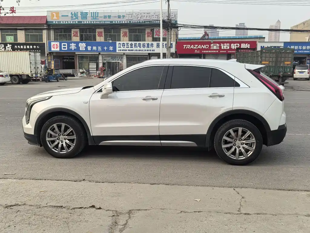 Cadillac XT4 Facelift 28 T 2 WD Leading