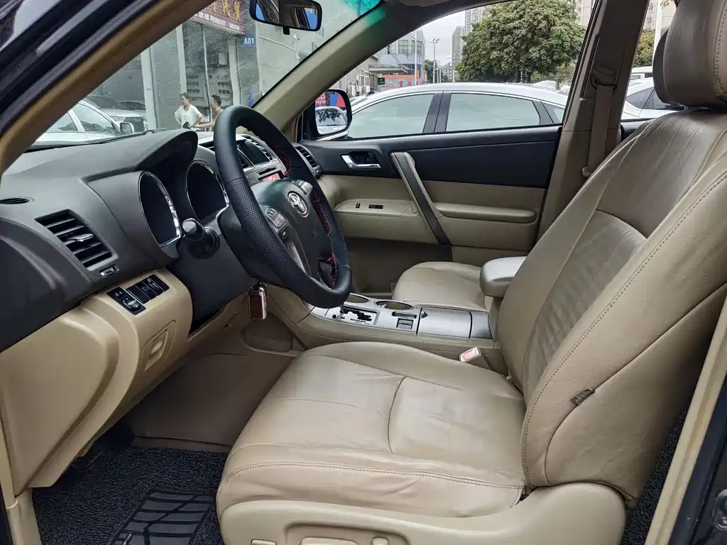 Highlander 2.7 L 2 WD 7-seat Luxury Navigation