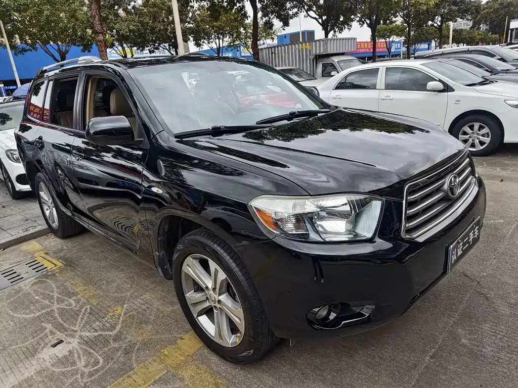 Highlander 2.7 L 2 WD 7-seat Luxury Navigation