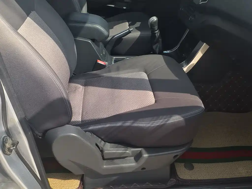 Leopaard Q6 猎豹Q6 2015款 2.4 L 手动两驱精英型