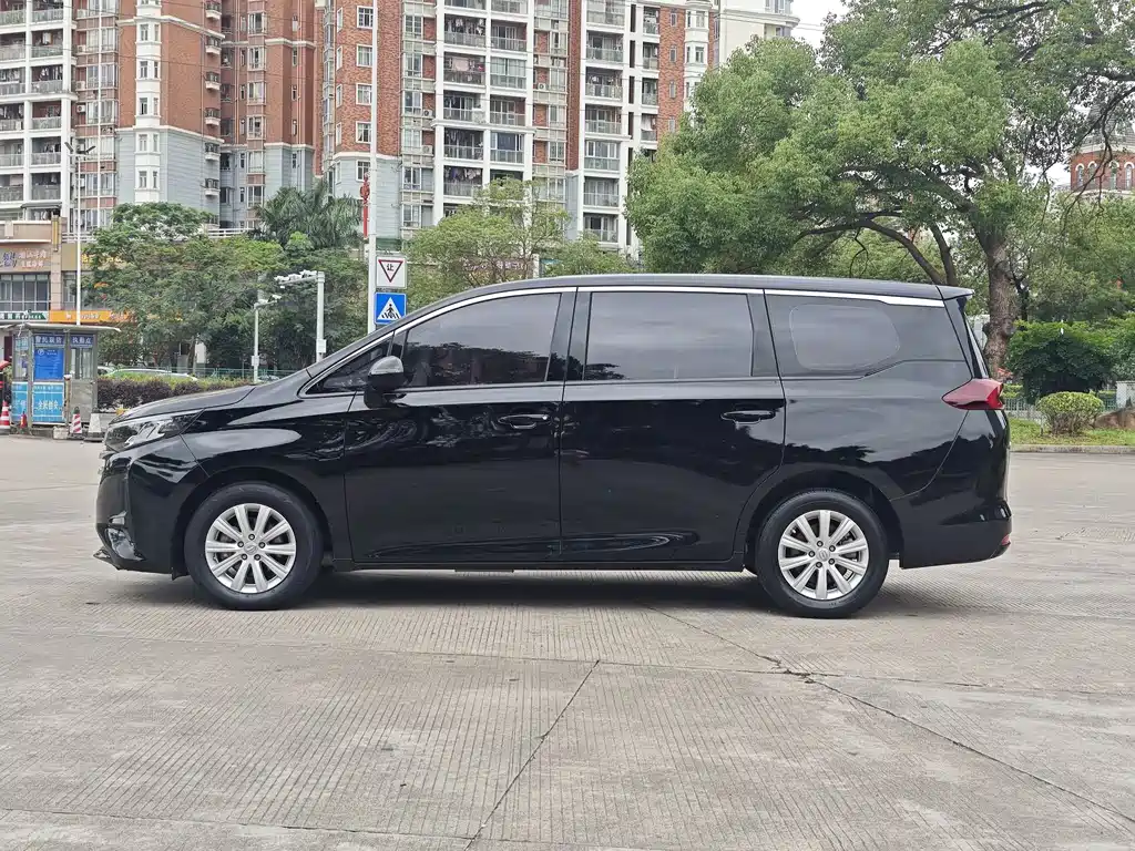 GAC Trumpchi M6 270 T DCT Luxury (7-seat)