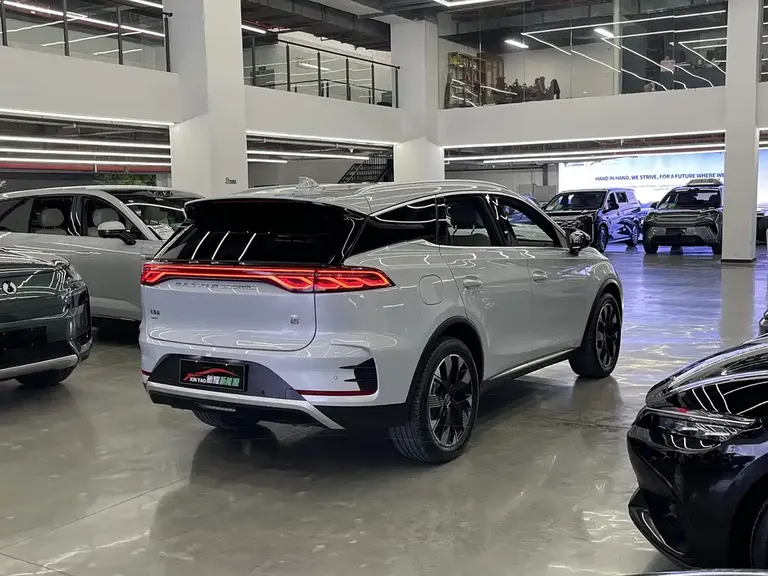 BYD Tang NEV DM-i Glory 112 KM Honored