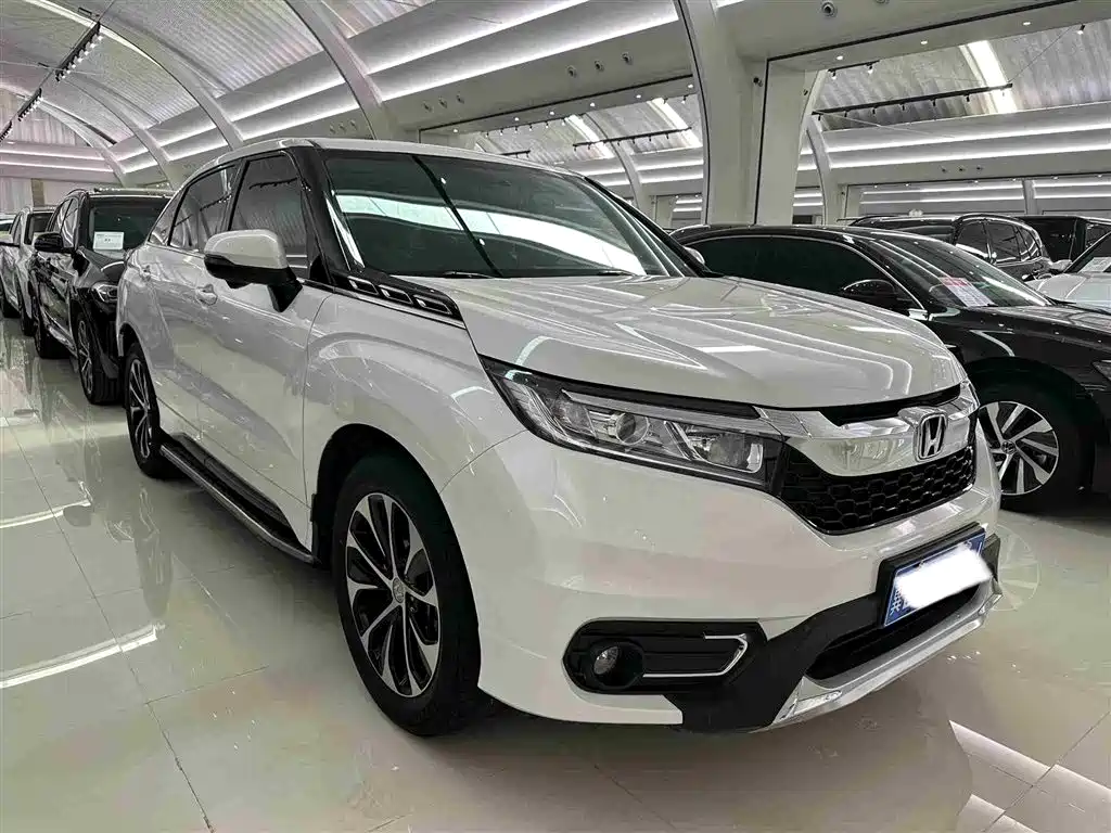 Avancier 240 TURBO 2 WD Luxury