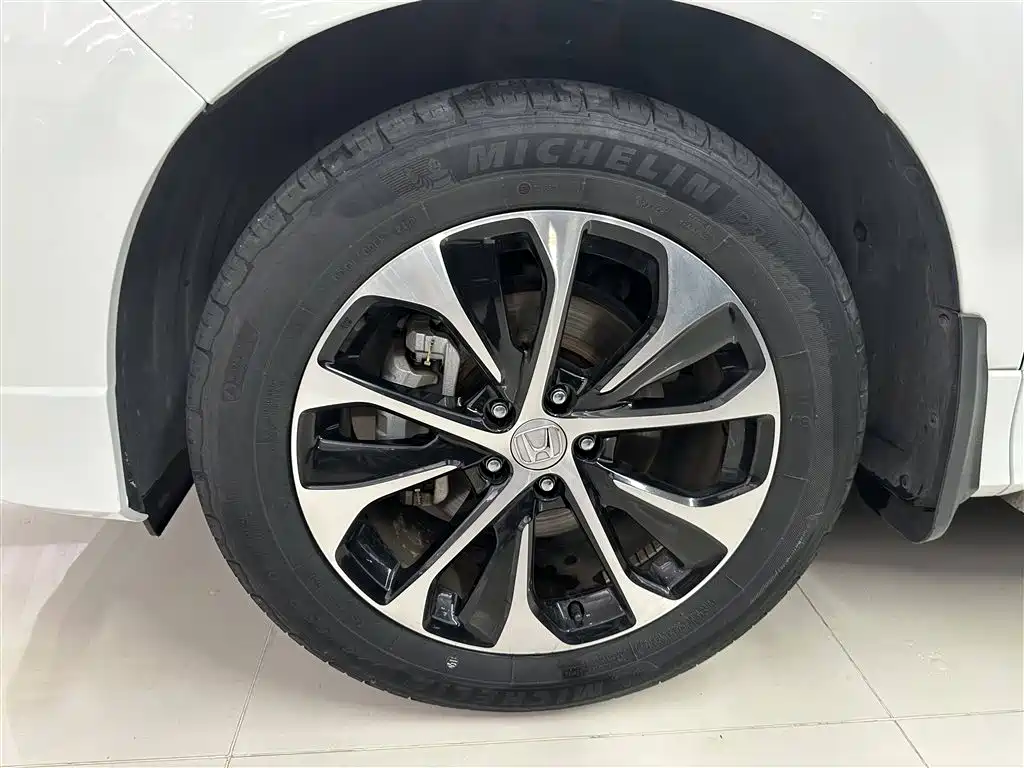 Avancier 240 TURBO 2 WD Luxury