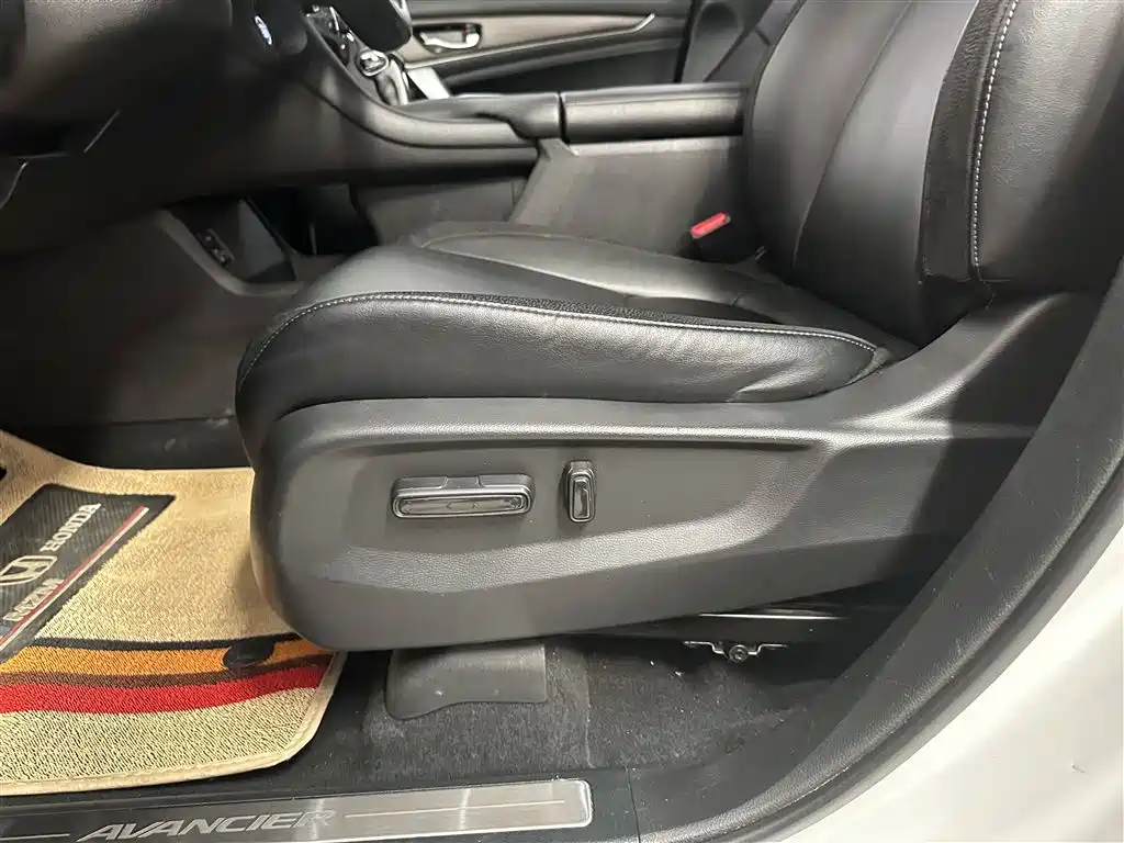 Avancier 240 TURBO 2 WD Luxury
