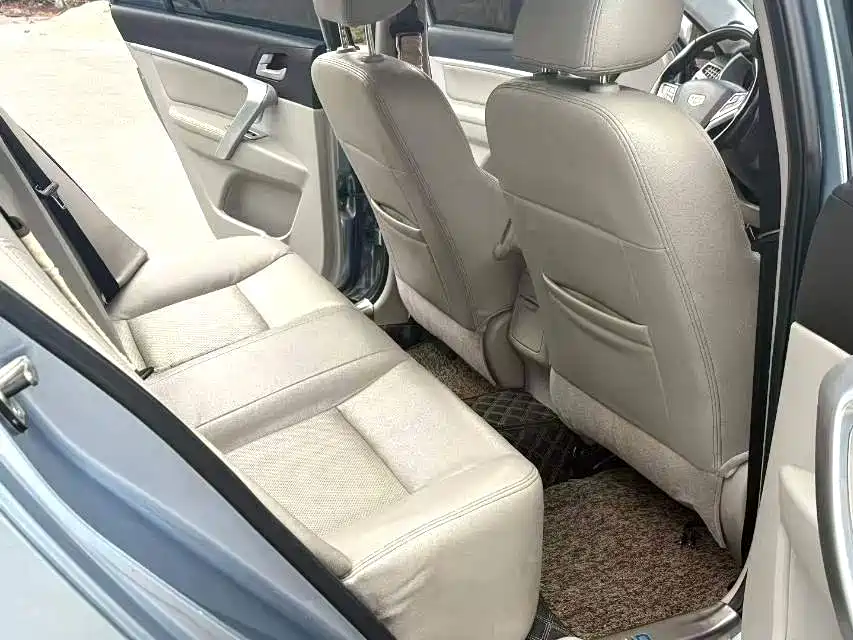 Emgrand Sedan 1.3 T CVT Distinguished