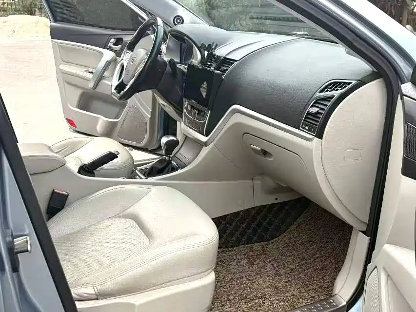 Emgrand Sedan 1.3 T CVT Distinguished