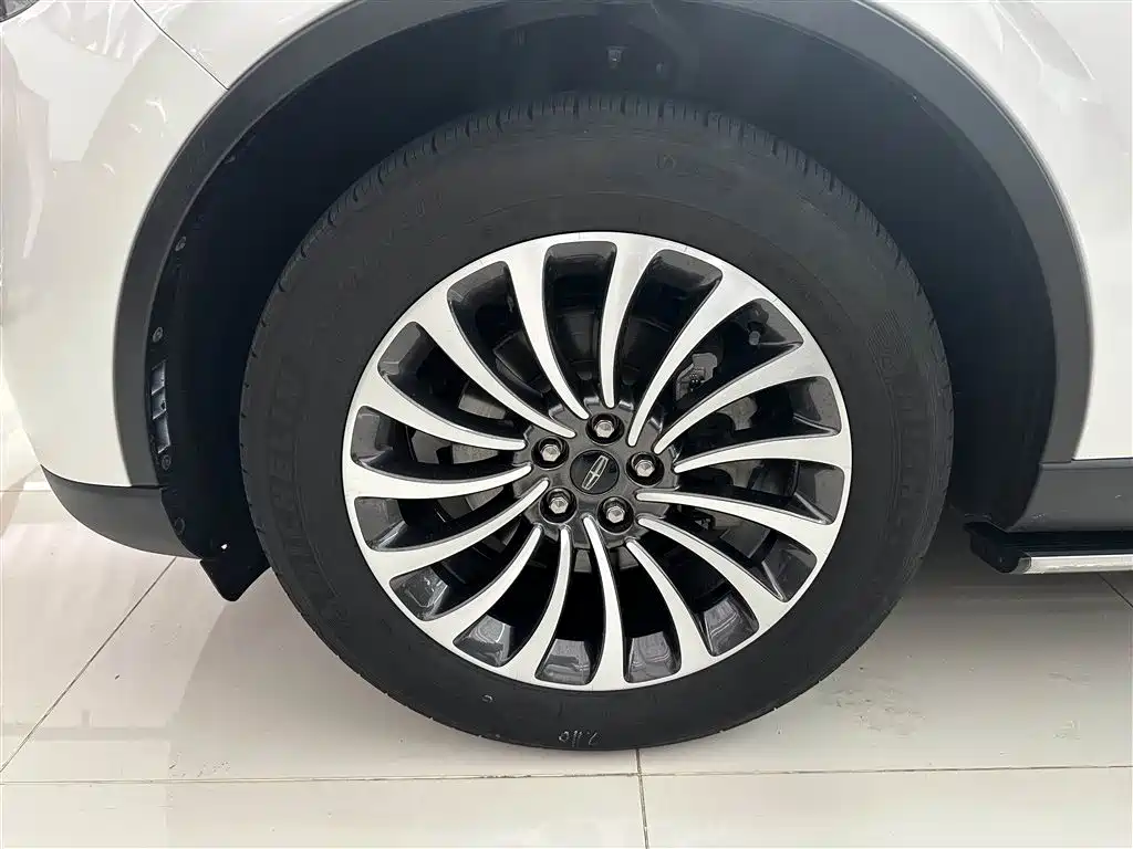 Aviator 3.0 T V6 4 WD Graceful