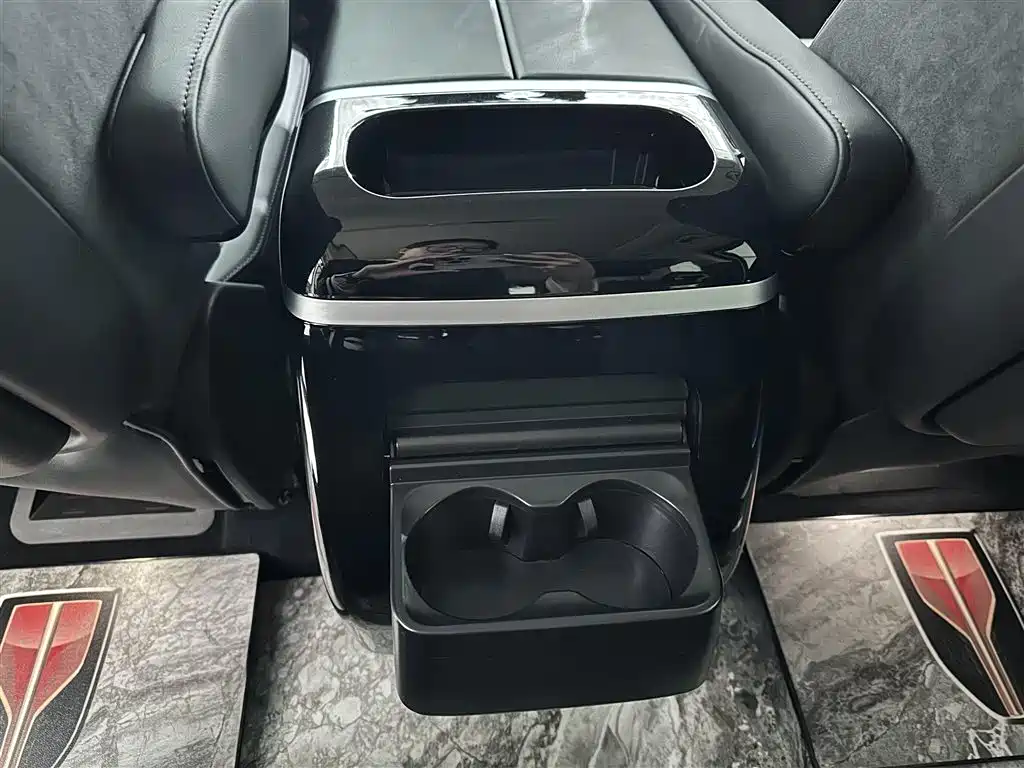 Hongqi HQ9 2.0 T Connected Flagship Charm