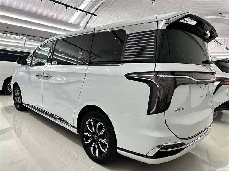 Hongqi HQ9 2.0 T Connected Flagship Charm