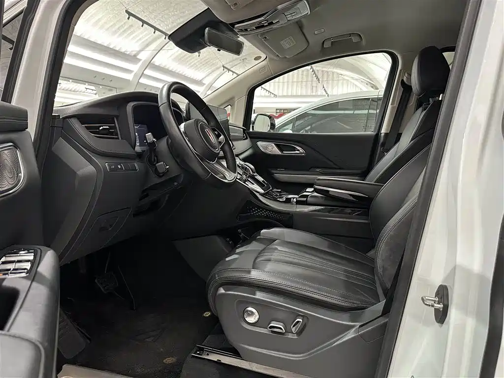 Hongqi HQ9 2.0 T Connected Flagship Charm