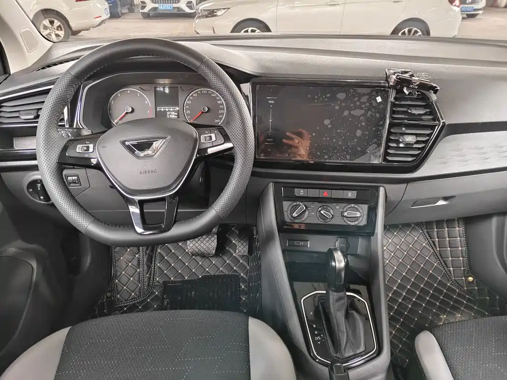 Jetta VS5 280 TSI Auto Progressive