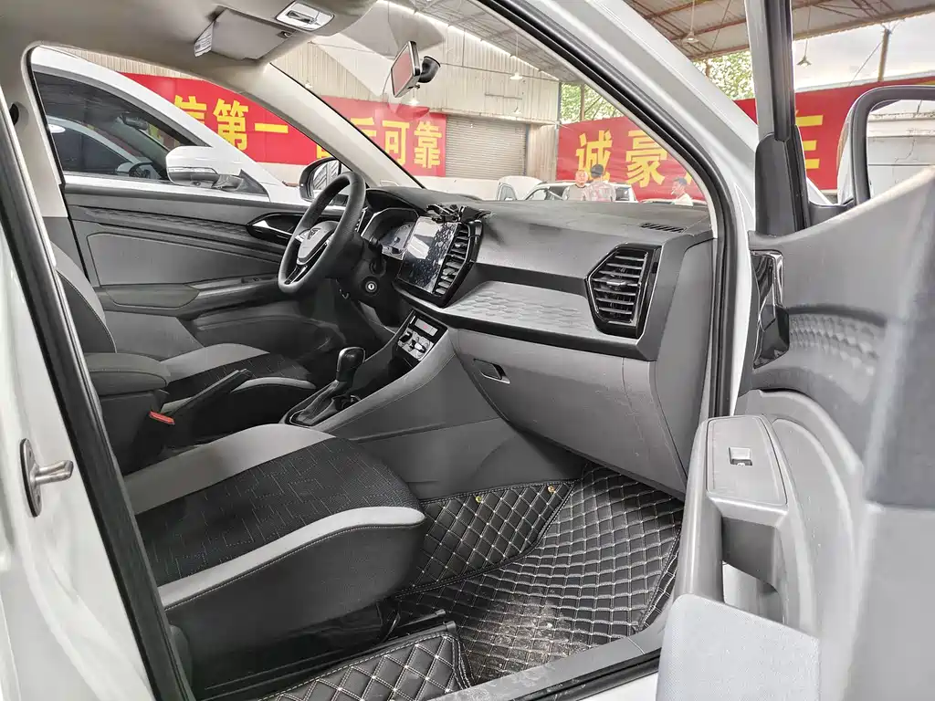 Jetta VS5 280 TSI Auto Progressive