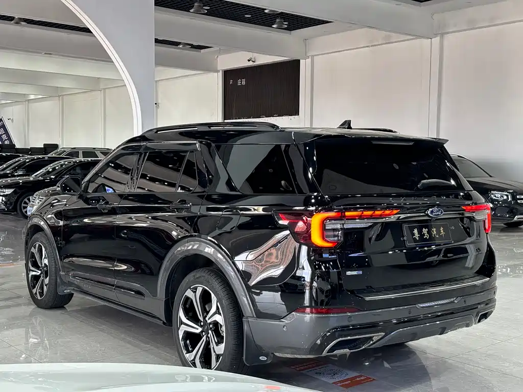 Explorer EcoBoost 285 4 WD ST-LINE 7-seat