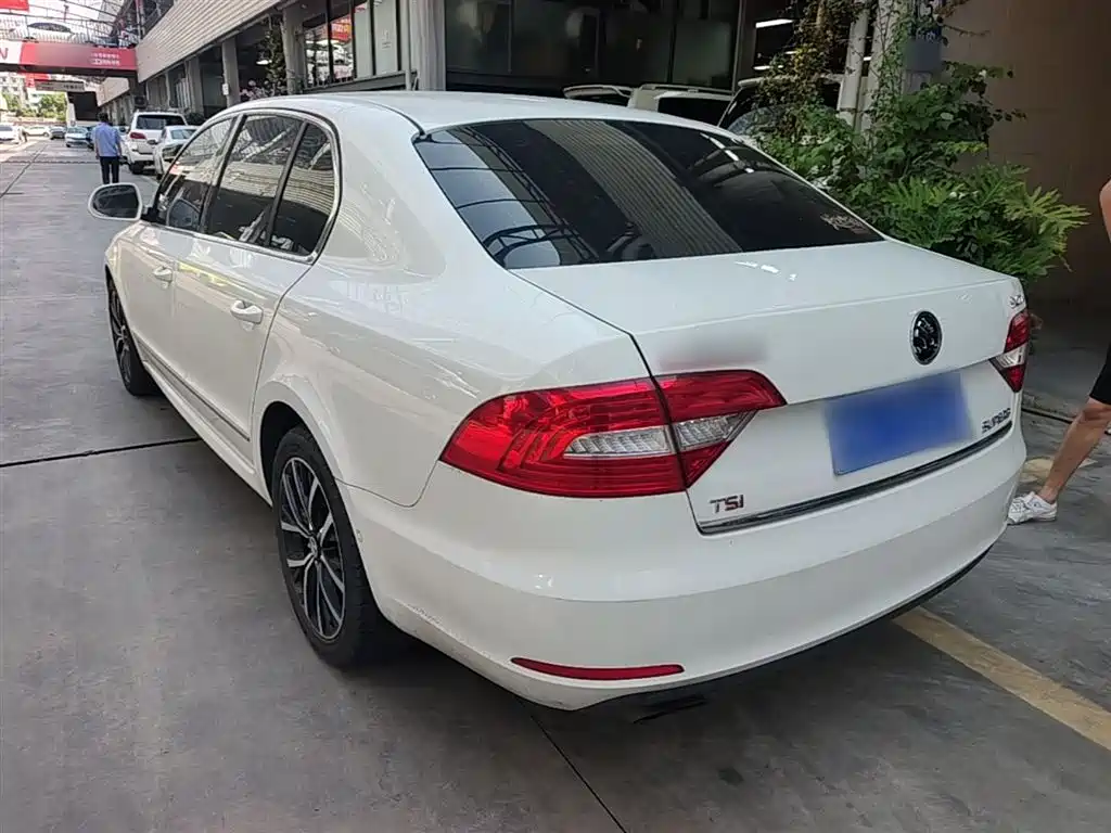 Superb 1.8 TSI Auto Elegant