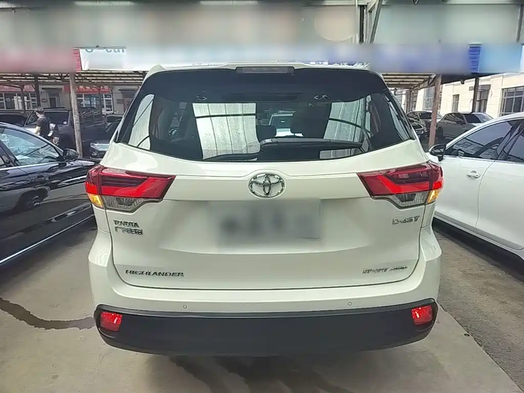 Highlander 2.0 T 4 WD Luxury 7-seat CN-V