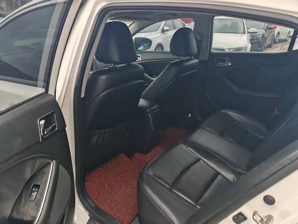 Kia K5 2.0 L Auto Luxury
