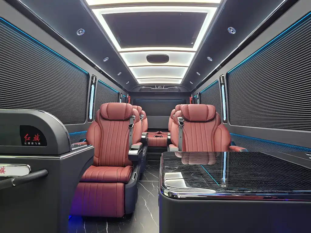 Hongqi Jinkuihua Guoyue 3.0 T Flagship 17-seat