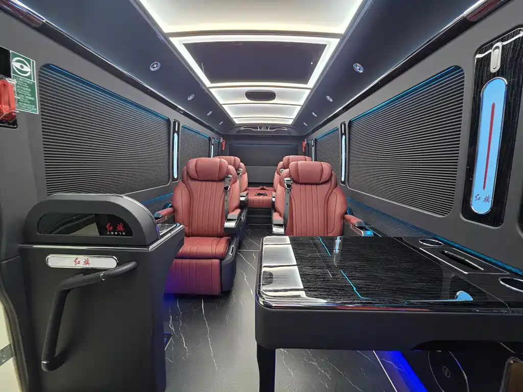 Hongqi Jinkuihua Guoyue 3.0 T Flagship 17-seat