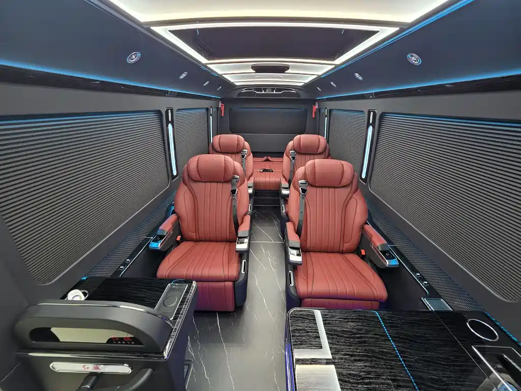Hongqi Jinkuihua Guoyue 3.0 T Flagship 17-seat