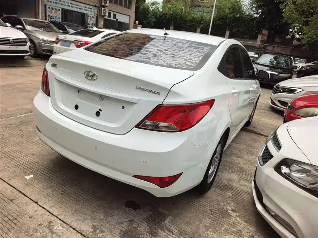 Accent 1.4 L Auto Intelligent GLS