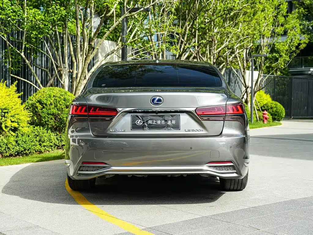 Lexus LS 500 h Outstanding