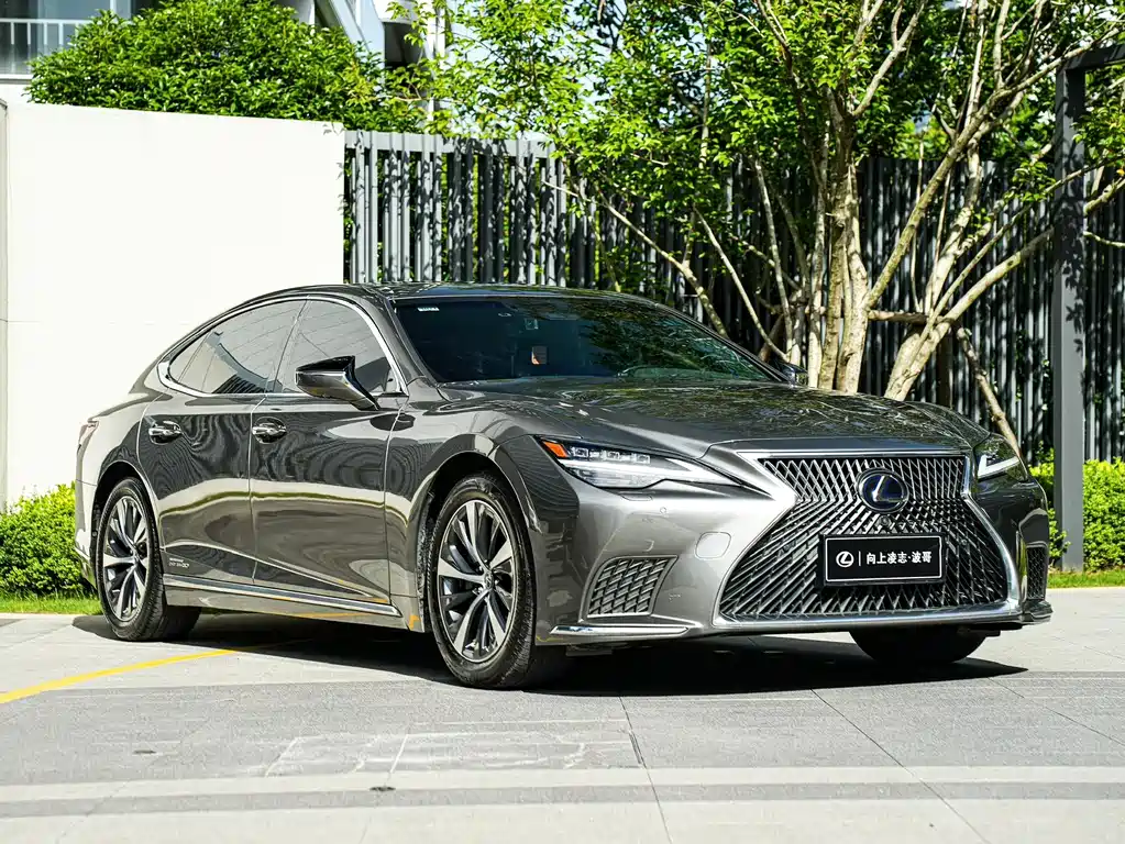 Lexus LS 500 h Outstanding