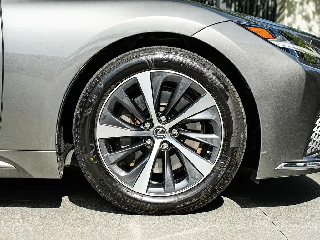 Lexus LS 500 h Outstanding